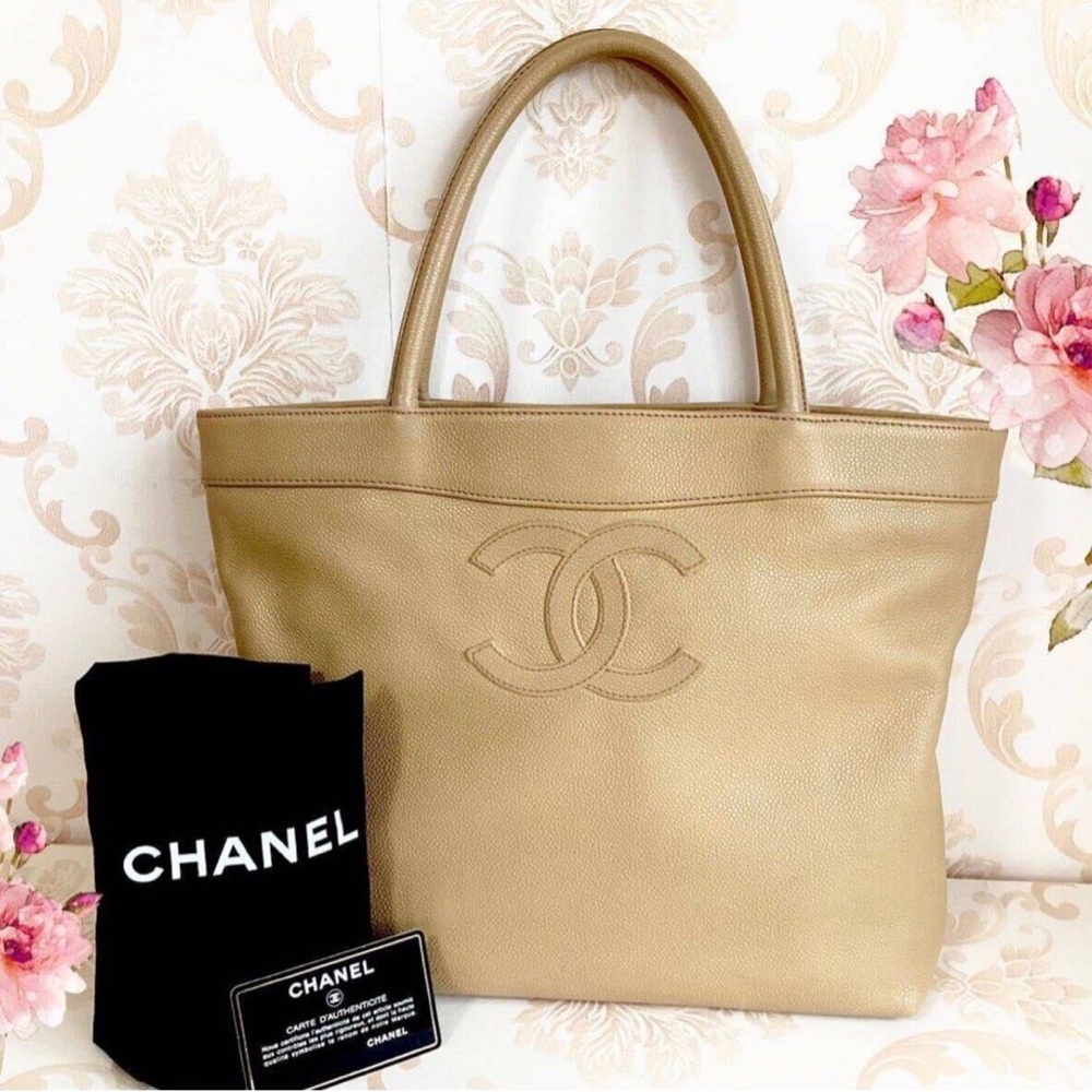 Cream Chanel leather tote purse